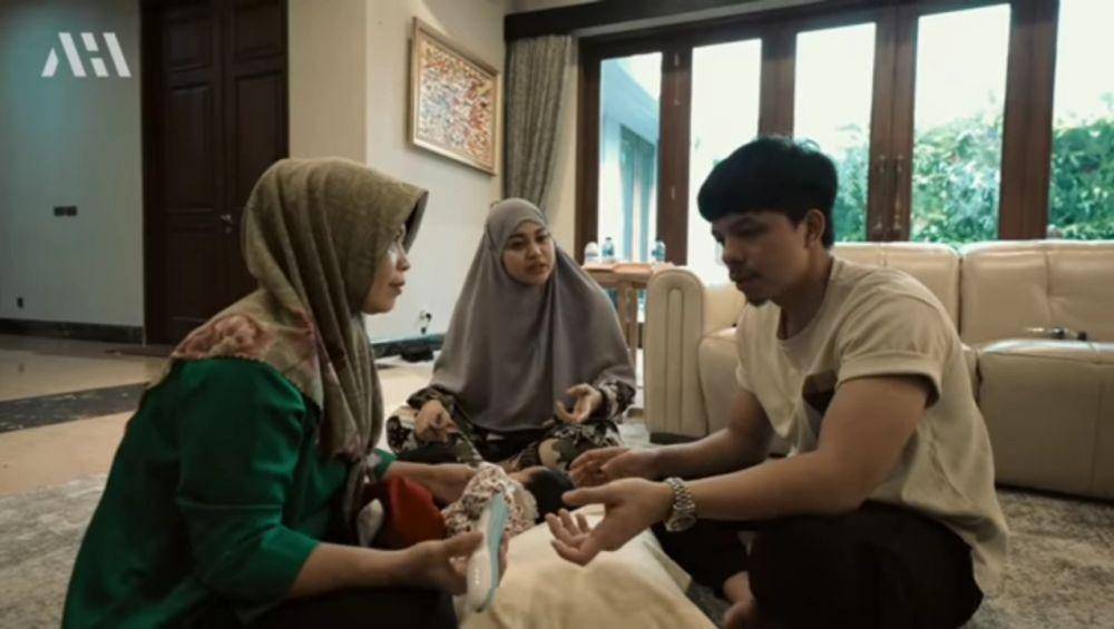momen sedih Atta mencukur rambut baby Ameena (youtube.com/AH)