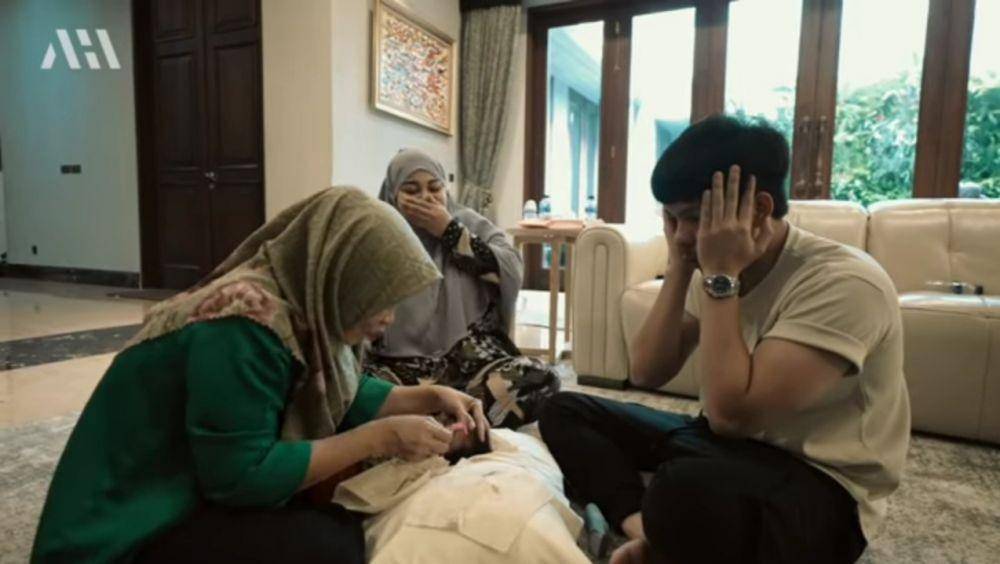 momen sedih Atta mencukur rambut baby Ameena (youtube.com/AH)