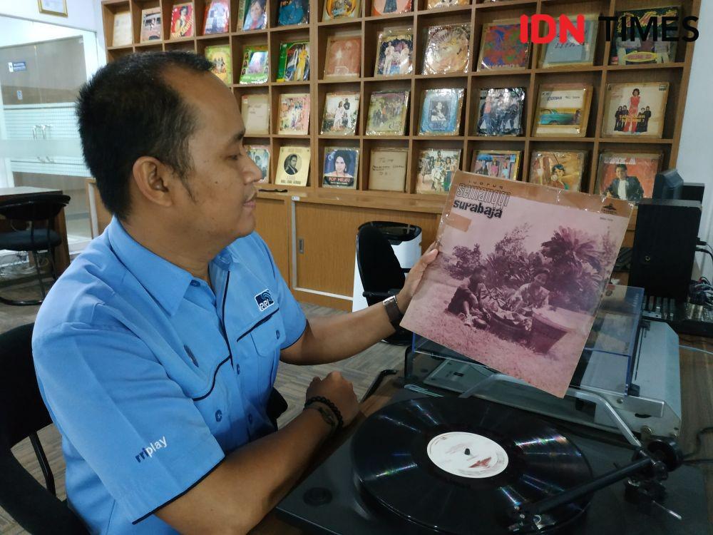 Menengok Digitalisasi 3.450 Pirigan Hitam di RRI Surabaya