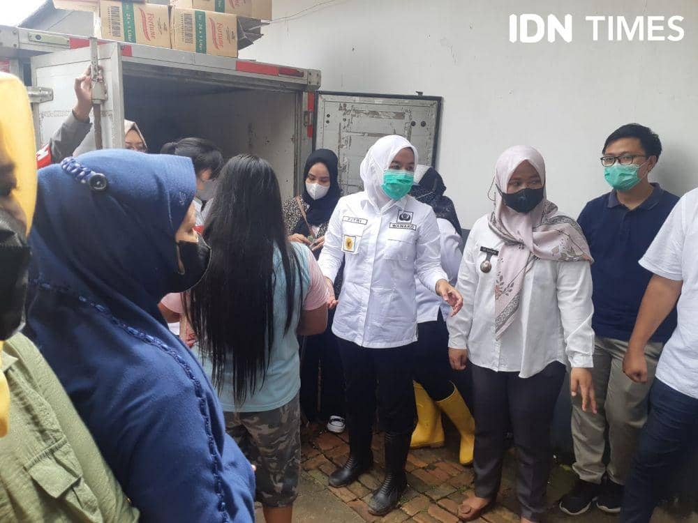 Palembang Atur Skema Celup Tinta Awasi Distribusi Minyak Goreng (IDN Times/Feny Maulia Agustin)