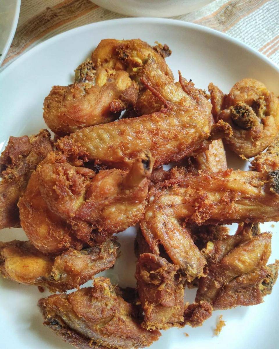 ilustrasi ayam goreng (instagram.com/juni_lim)