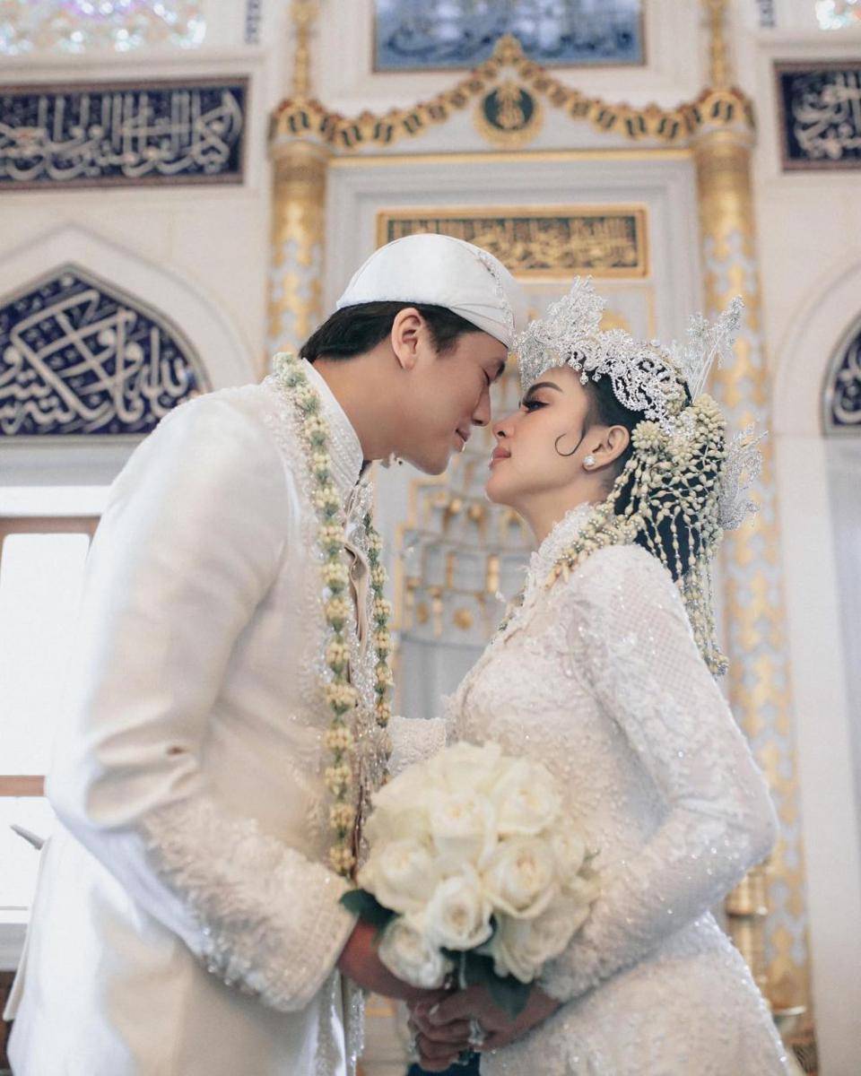 Syahrini dan Reino Barack. (instagram.com/princessyahrini)
