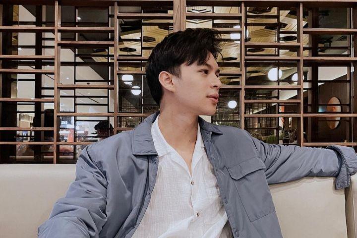 10 Potret Karismatik Rey Mbayang, Disebut Mirip Song Kang hingga V BTS