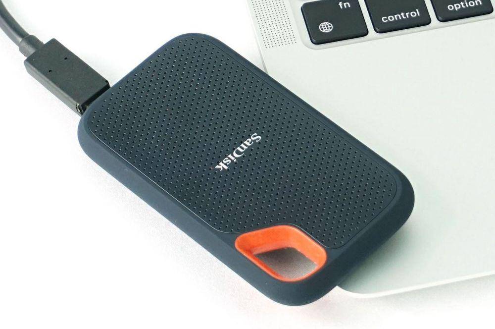 potret SanDisk Extreme v2 Portable SSD (hwcooling.net)