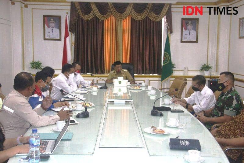 Kunker rombongan Kepala perwakilan SKK Migas wilayah Kalsul, Azhari Idris ke pemkab PPU diterima Plt. Bupati PPU, Hamdam (IDN Times/Ervan)