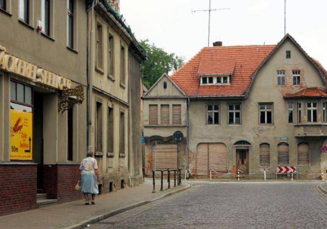 Toko-toko yang sepi daerah Wittstock bekas Jerman Timur. (spiegel.de/Franka Burns)