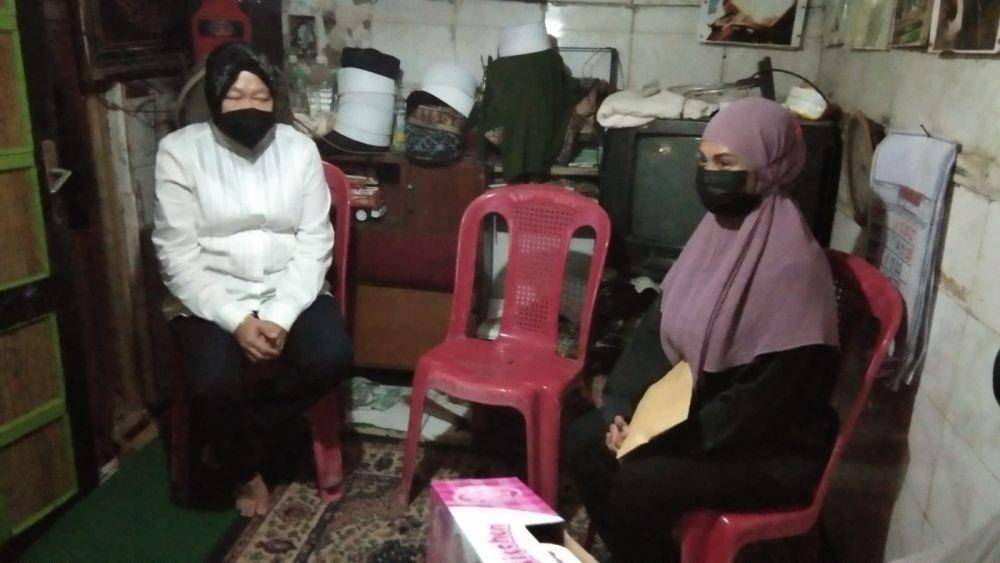 Mensos Risma Santuni Keluarga Korban Kerusuhan Cafe di Sorong