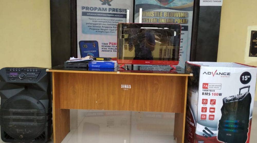 Dua tersangka pencurian di SDN 2 Sirnagalih Kecamatan Ulu Belu ditangkap Polsek Pulau Panggung Polres Tanggamus. (Dok Polres Tanggamus).