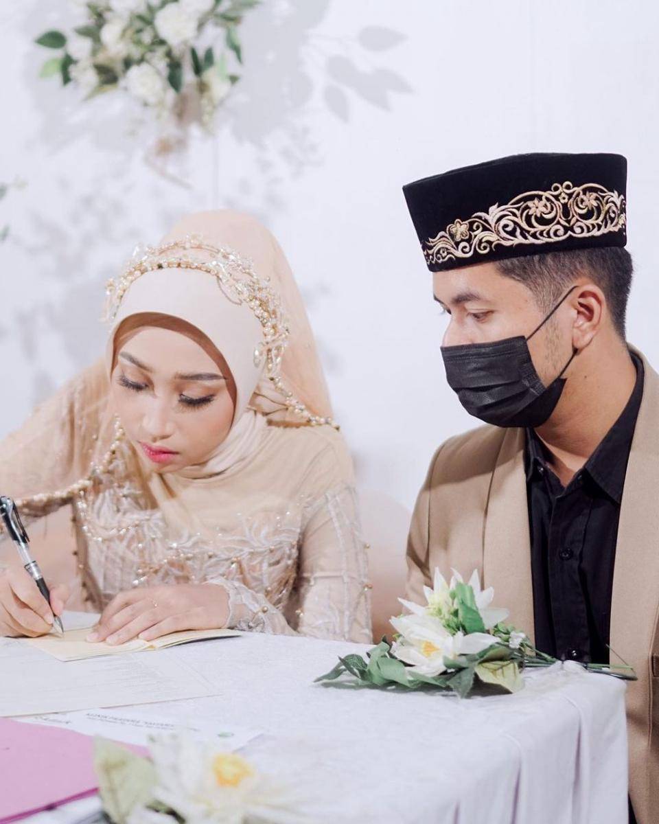 Dayat Idola Cilik dan istri (instagram.com/dayatsimbaiaaa)
