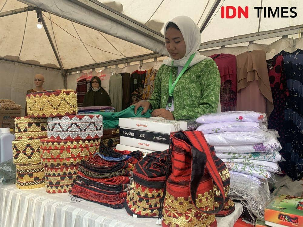 Ilustrasi UMKM. (IDN Times/Rohmah Mustaurida).