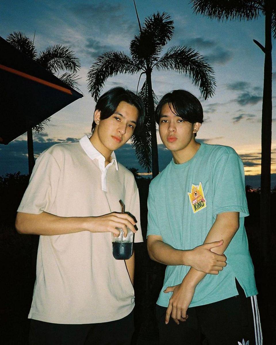 AJ Chayapol dan JJ Chayakorn (instagram.com/thememothing.b)
