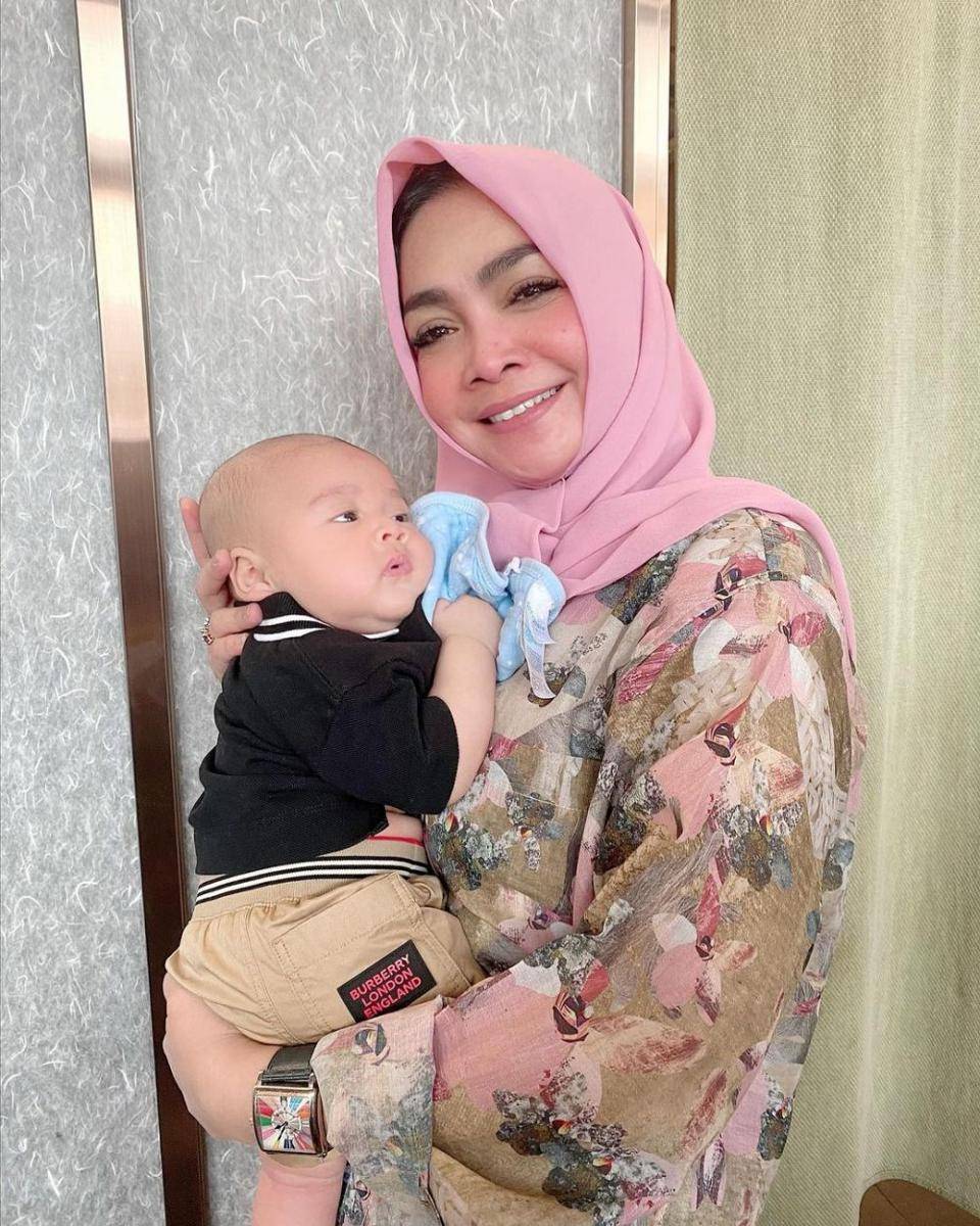 Rieta Amilia dan Rayyanza (instagram.com/rieta_amilia)