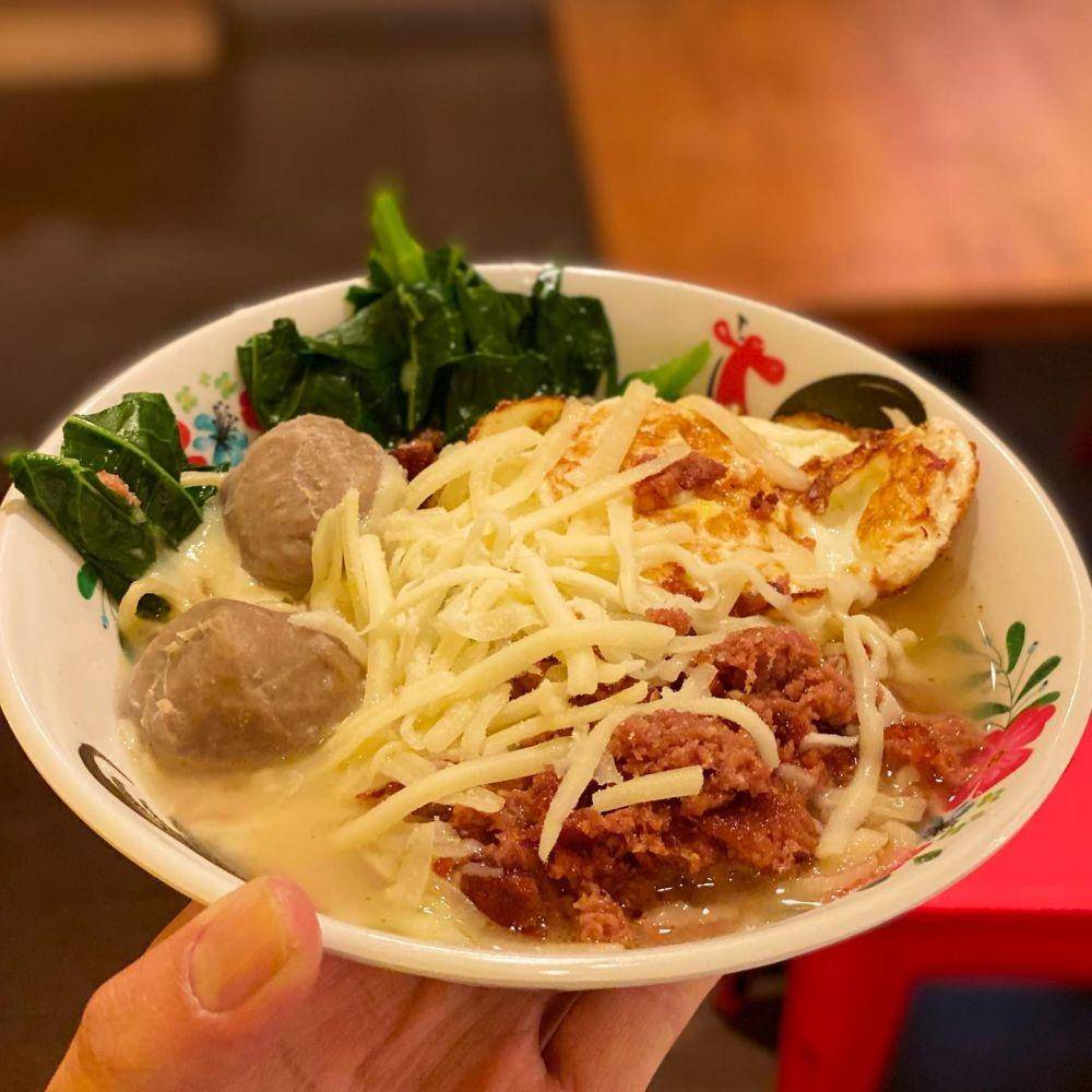 semangkuk Indomie rebus di Warkop NYC (instagram.com/warkopnyc)