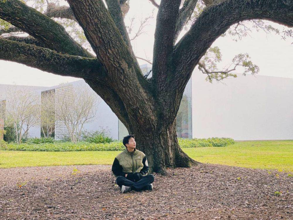 RM menginspirasi fans melalui 'Namjooning'. (instagram.com/rkive)