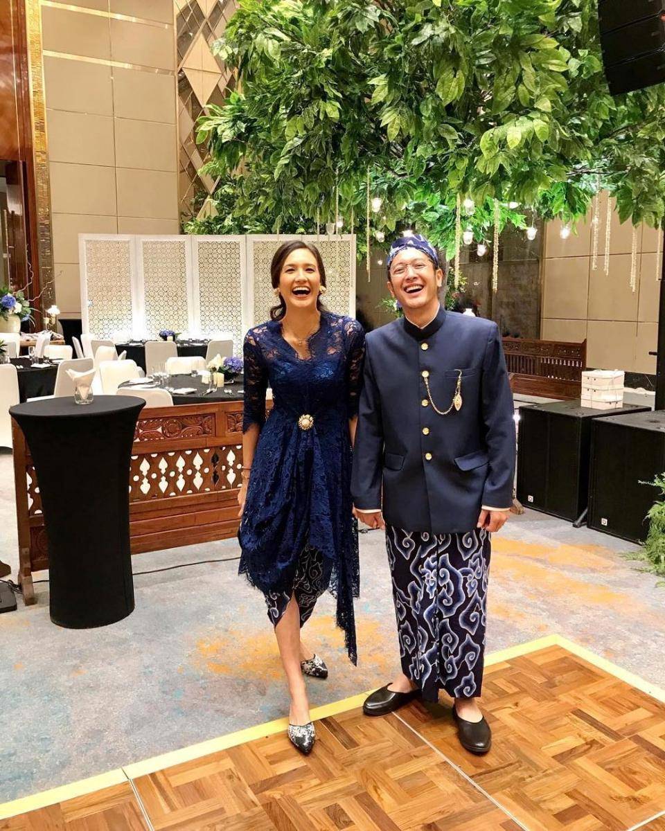 Inspirasi kebaya warna navy blue (instagram.com/nadinelist)