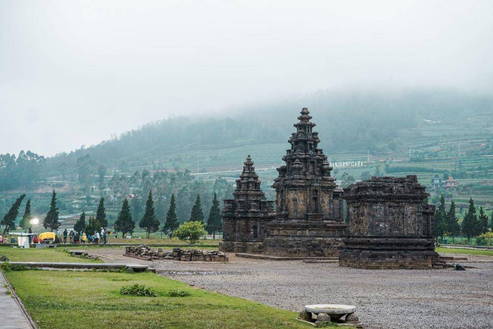 Ilustrasi candi di kawasan Dieng, Banjarnegara. (Dok. Djarum Foundation)