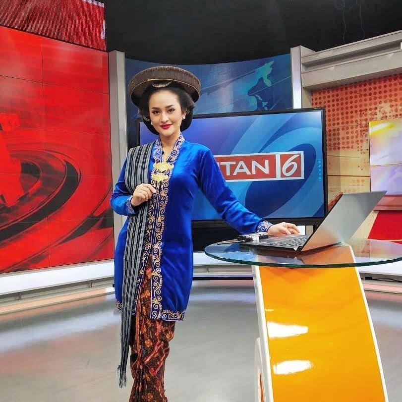 Inspirasi kebaya warna navy blue (instagram.com/dazenvrilla)
