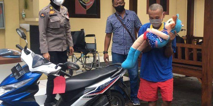 Pria Beristri Lempar Pacar ke Sungai, Cemburu Kekasih Chat Dengan Pria