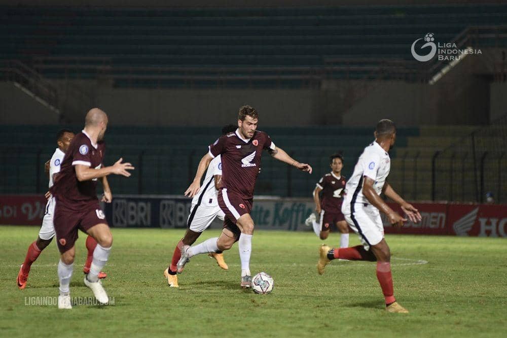 Antarlini Persipura Vs PSM, Adu Cerdas Dua Gelandang Asing