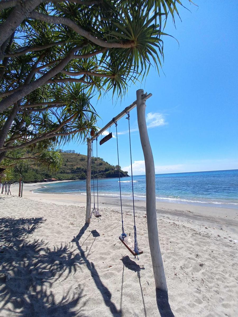 Berlibur ke Pantai Pandanan di Lombok Utara