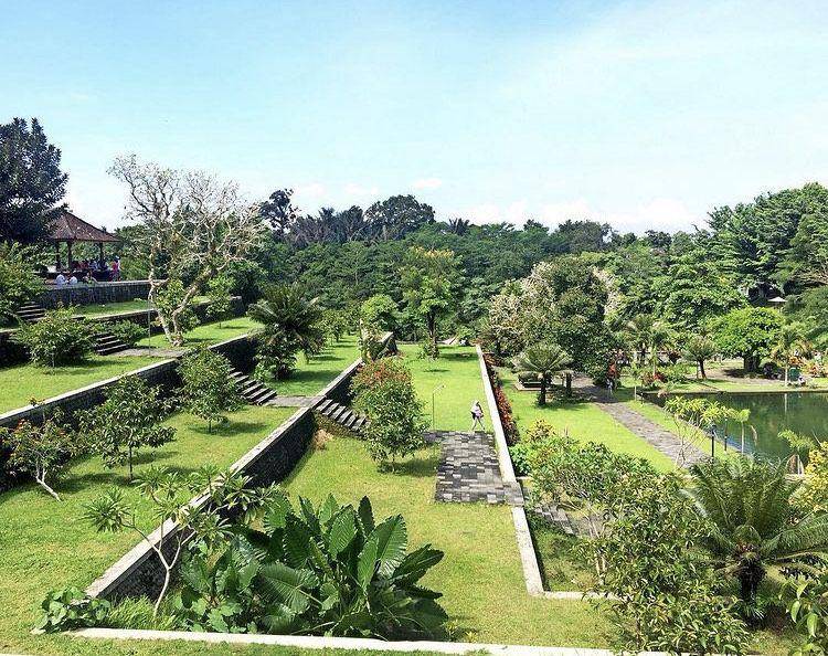 Taman Narmada (instagram.com/adyatidwiapriliani)