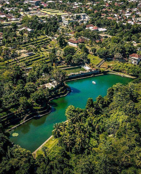 Taman Narmada (instagram.com/lombokfriendly)