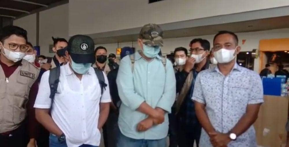 Polisi menangkap tersangka kasus dugaan korupsi RSIA Siti Fatimah Makassar. (Istimewa)