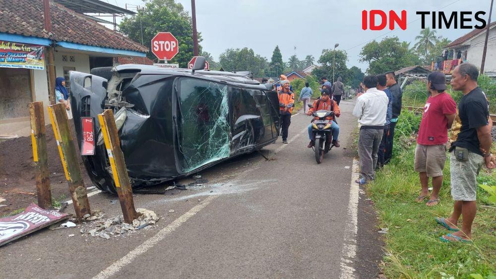 Kesiangan Ngantor, Pejabat Pemkab Tasikmalaya Tertabrak Kereta