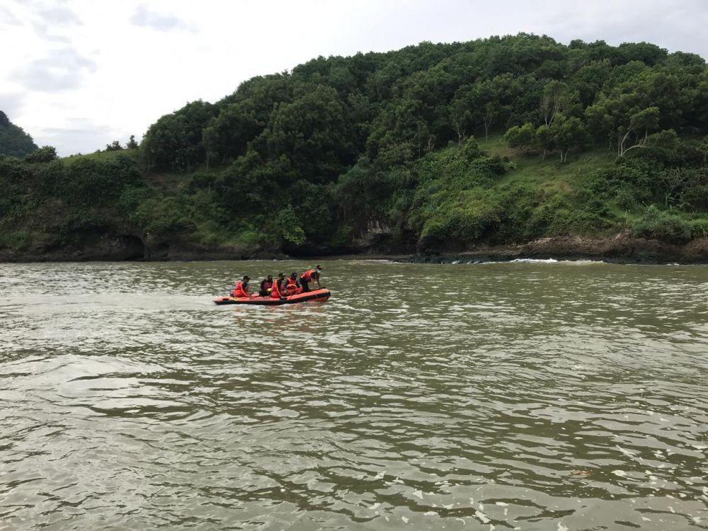 Syaraf Kejepit, Kasimun Terjun ke Sungai di Dekat Teluk Penyu Cilacap