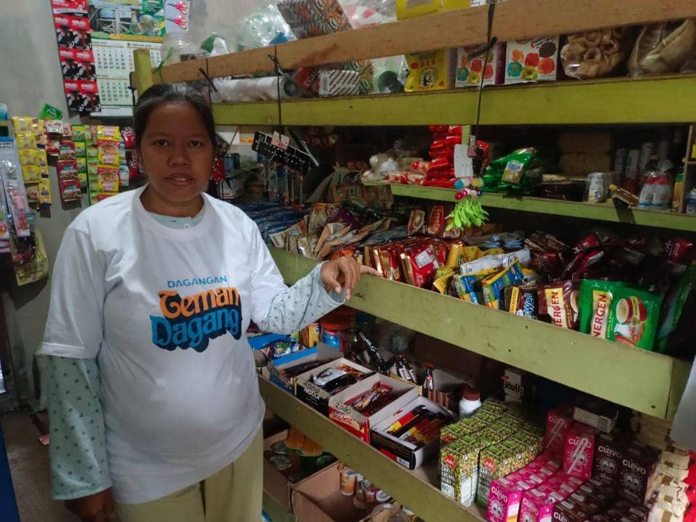 Muntayah adalah seorang ibu rumah tangga yang memiliki usaha warung di Desa Krincing, Dusun Tawang, Kabupaten Magelang (Dok. IDN Times)