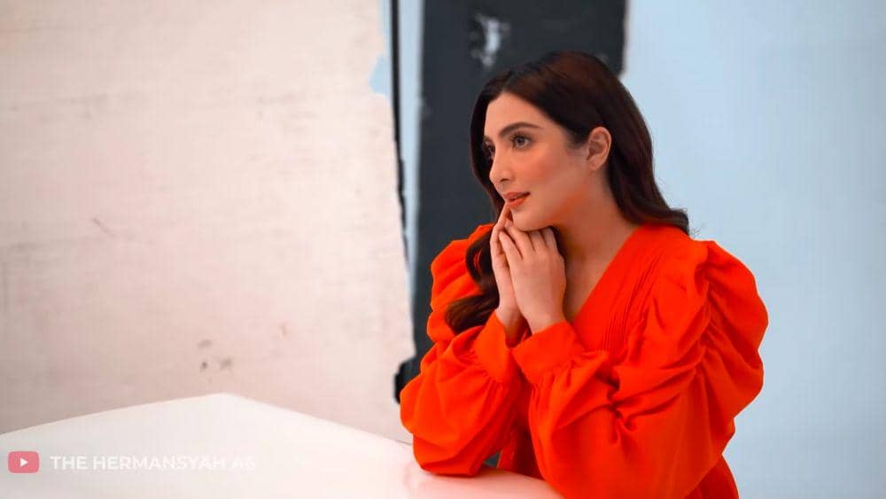 potret Ashanty menjalani pemotretan untuk iklan (dok. youtube.com/TheHermansyahA6)