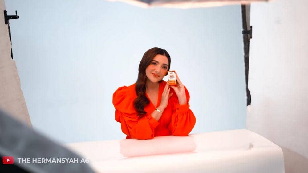 potret Ashanty menjalani pemotretan untuk iklan (dok. youtube.com/TheHermansyahA6)