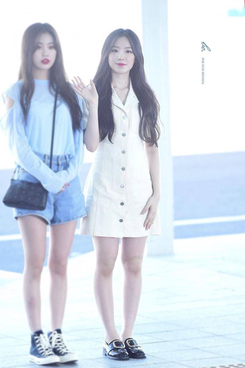 outfit girly Shuha (G)I-DLE (twitter.com/Karinaa00480465)