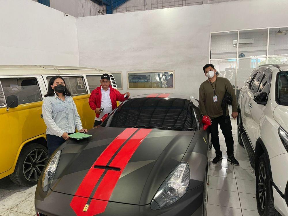 Bareskrim Jemput Ferrari Indra Kenz Senilai Rp3,5 Miliar dari Medan