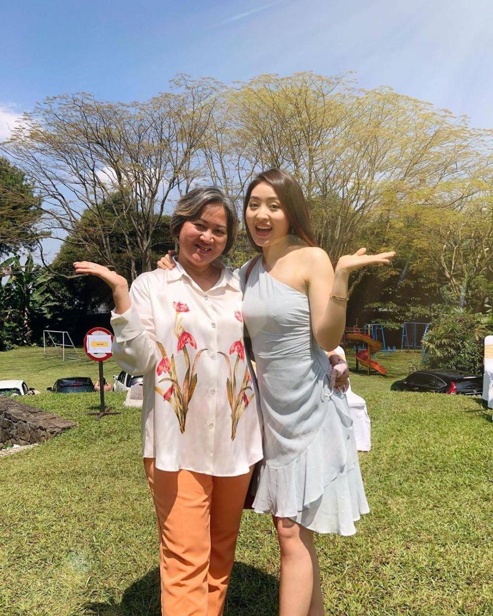 potret Natasha Wilona dan mamanya (instagram.com/natashawilona12)