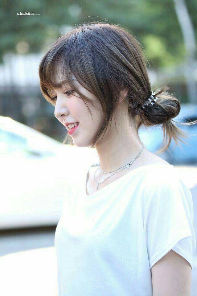 hair styling member Red Velvet (twitter.com/SMGirls4)