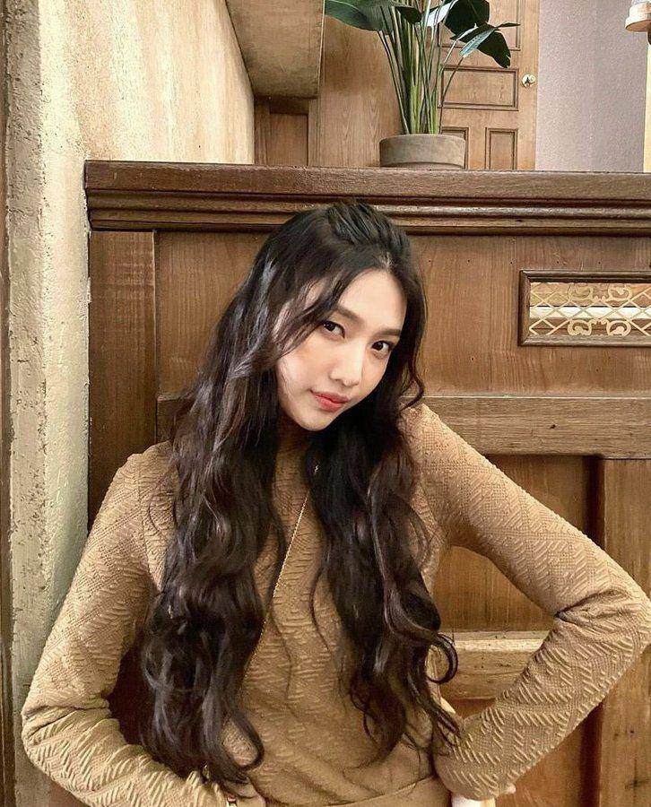 hair styling member Red Velvet (twitter.com/SMGirls4)