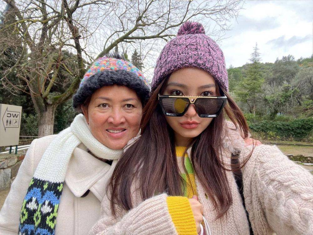 potret Natasha Wilona dan mamanya (instagram.com/natashawilona12)