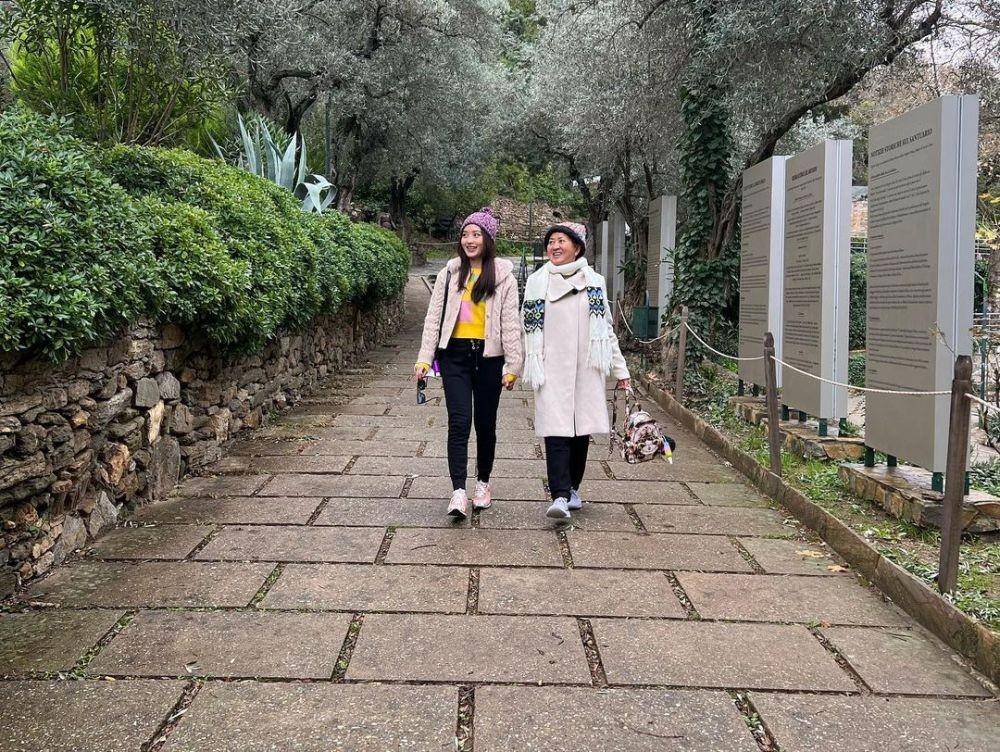 potret Natasha Wilona dan mamanya (instagram.com/natashawilona12)