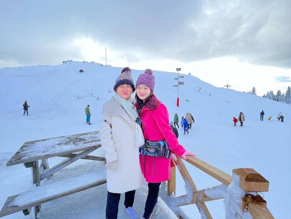 potret Natasha Wilona dan mamanya (instagram.com/natashawilona12)