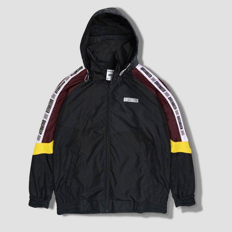 ilustrasi jaket track top (tokopedia.com)