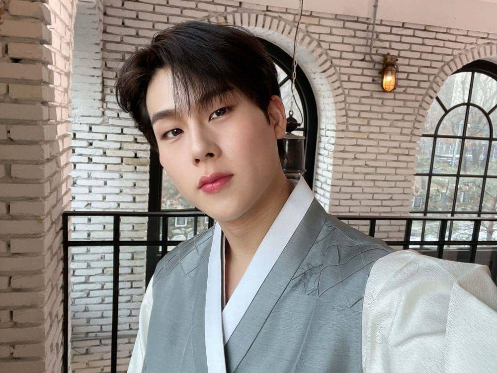 Joohoney Monsta X (twitter.com/OfficialMonstaX)