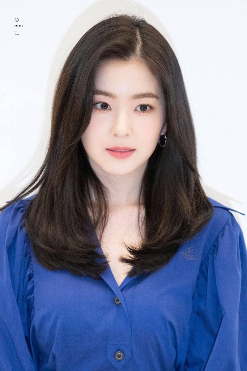 hair styling member Red Velvet (twitter.com/SMGirls4)