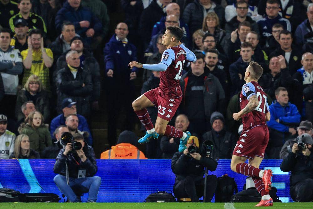 Philippe Coutinho melakukan selebrasi setelah mencetak gol ke gawang Leeds United di Premier League. (twitter.com/Squawka)
