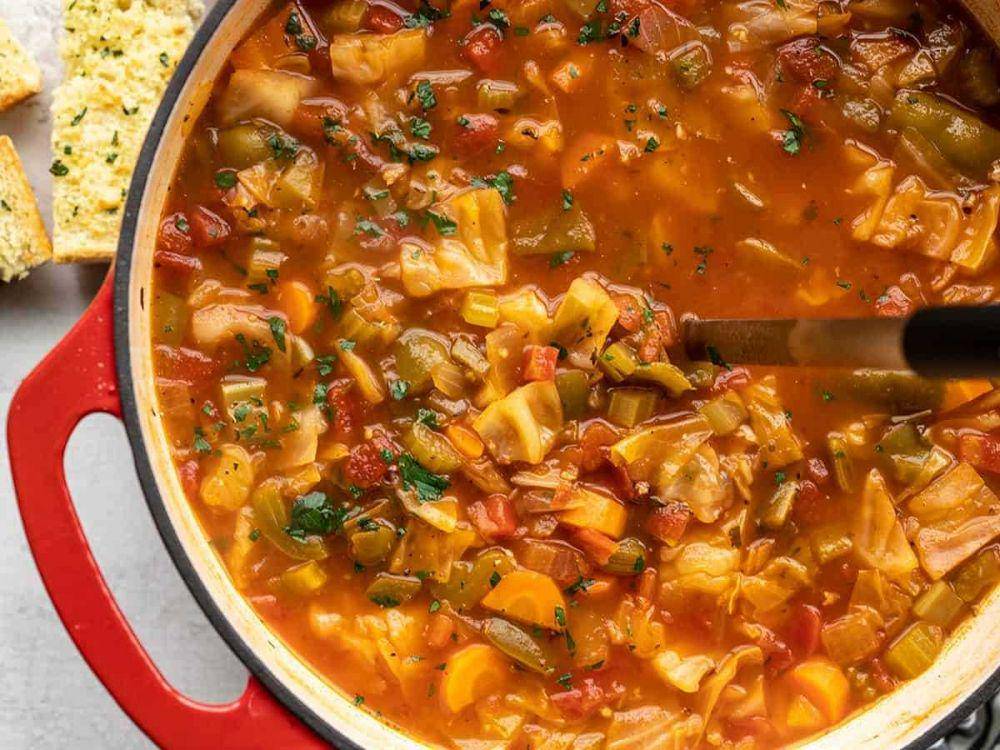 ilustrasi cabbage soup (budgetbytes.com)