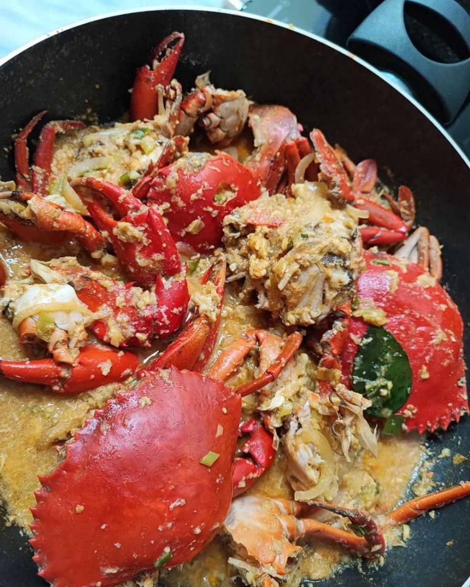 memasak kepiting saus madu (instagram.com/tentang_zi)