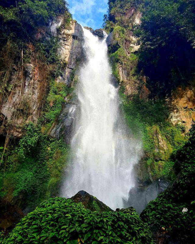 gambar derasnya debit air di air terjun Sikulikap (instagram.com/janatanginting)
