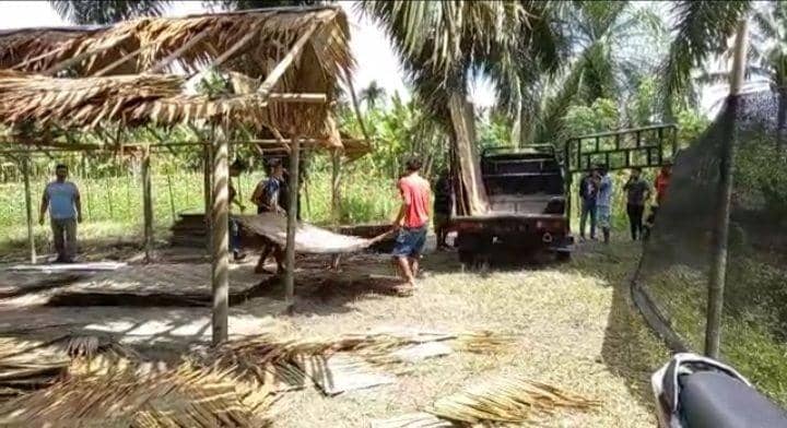 Gubuk yang diduga sebagai barak narkoba dibongkar usai aksi yang dilakukan emak-emak (IDN Times/ istimewa)