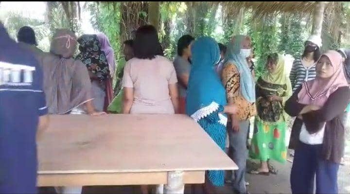 Emak-emak  Geruduk Lokalisasi Diduga Sebagai Barak Narkoba di Binjai