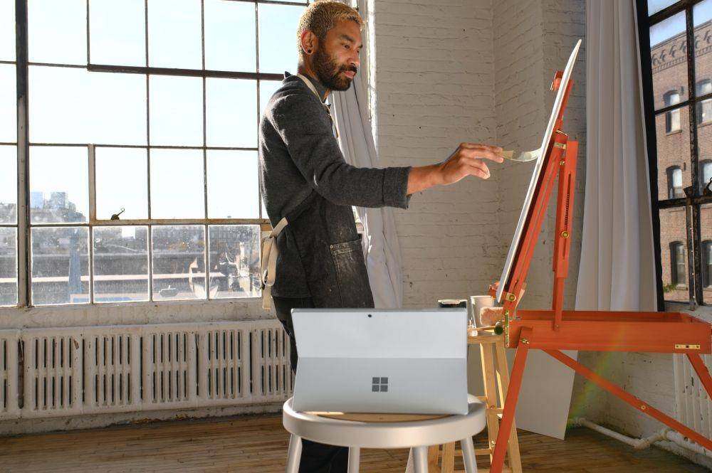 Ilustrasi pria fokus pada diri sendiri (unsplash.com/Surface)